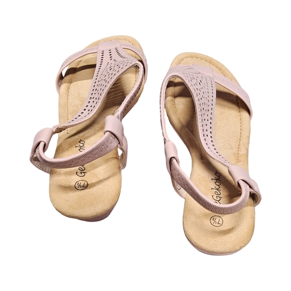 NWOT Cream Boho Sandals with T Strap and Open-Toe Design Size 7.5 - Picture 6 of 8